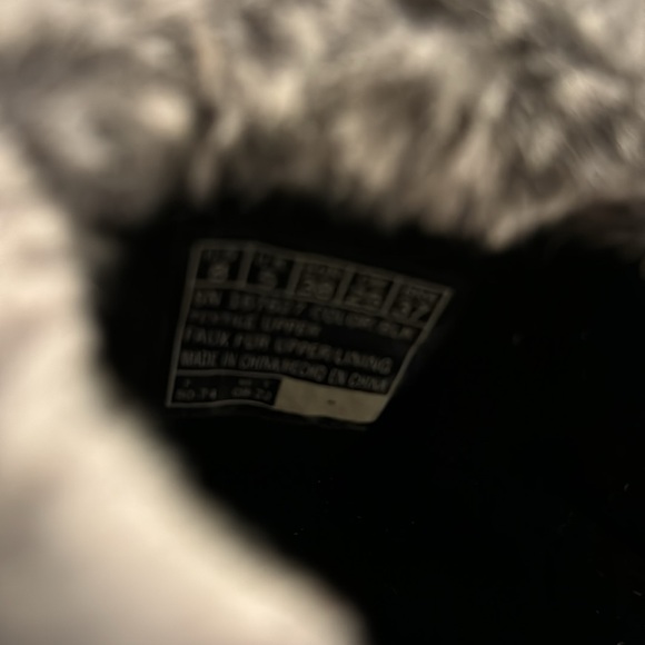 NEW ( no tags) Skechers slipper boots size 8 - Picture 4 of 7